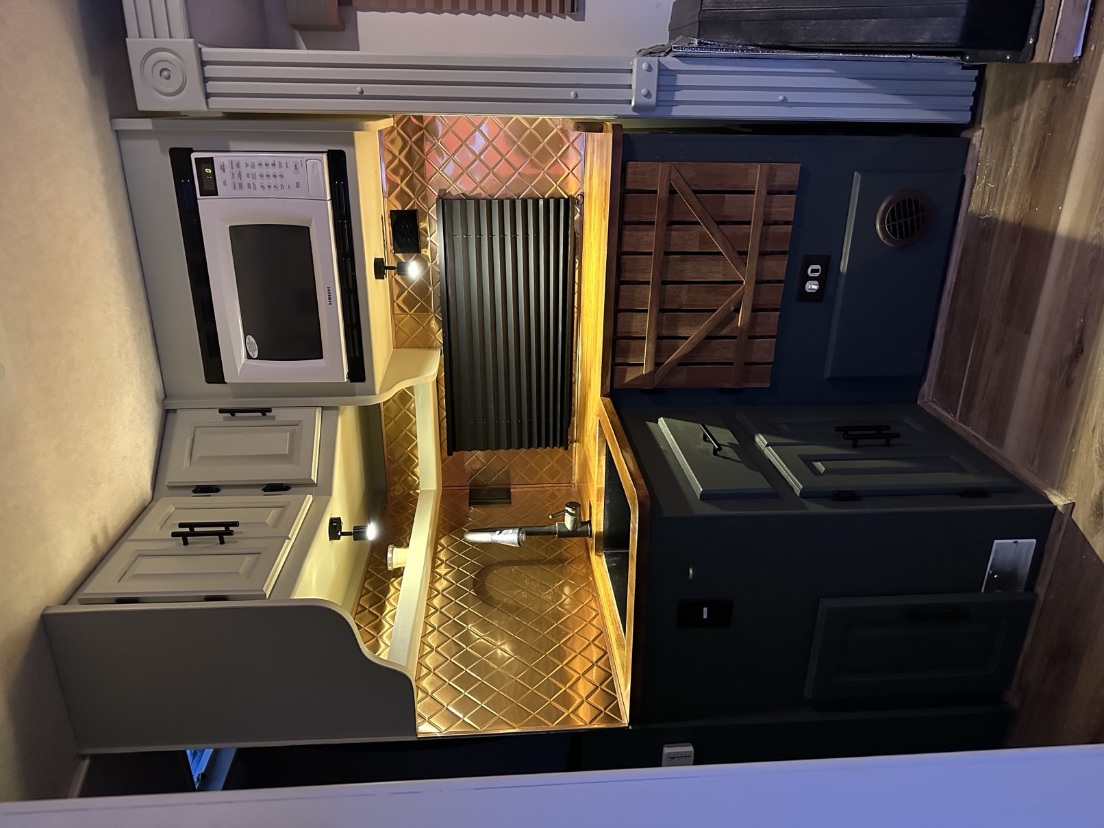 The finished 2001 Coachmen Santara renovation